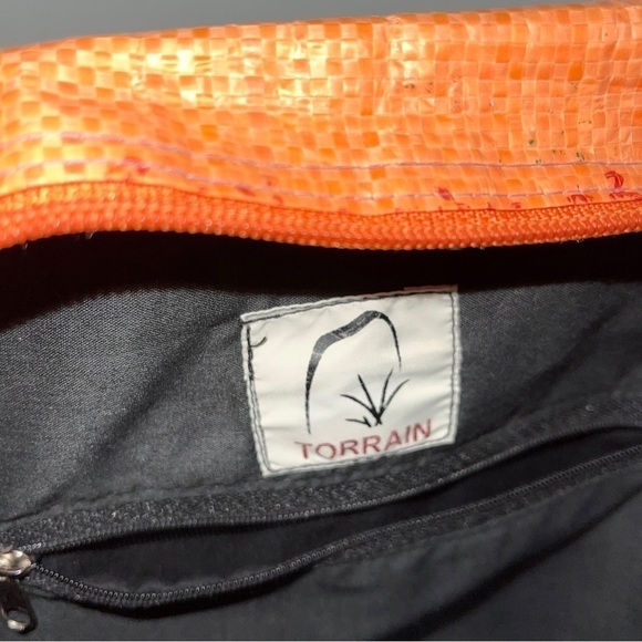 Elephant Emporium Recycled Deluxe Extra Large Messenger Bag - Picture 8 of 15